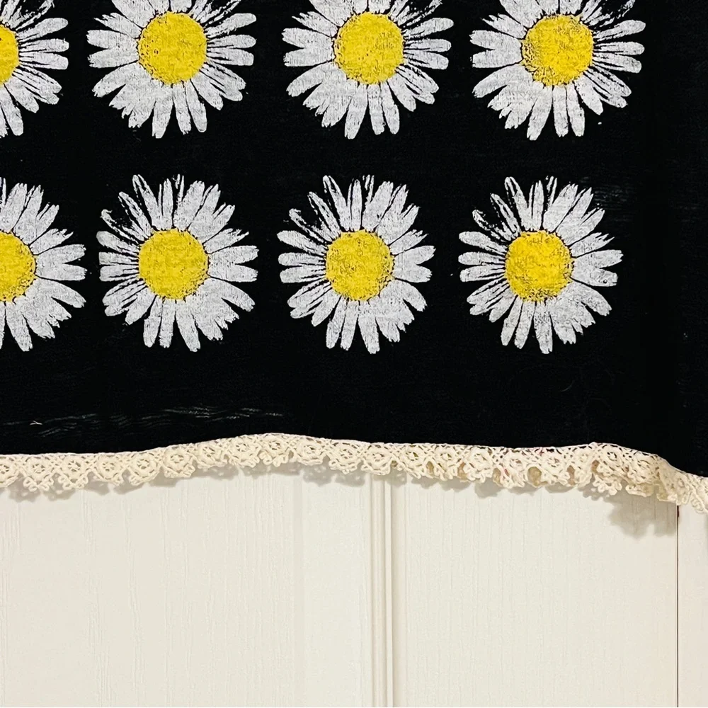 Chloe K Daisy Rayon Long Sleeve Small White Yellow Daisies Sweater Crop Top - Picture 4 of 10